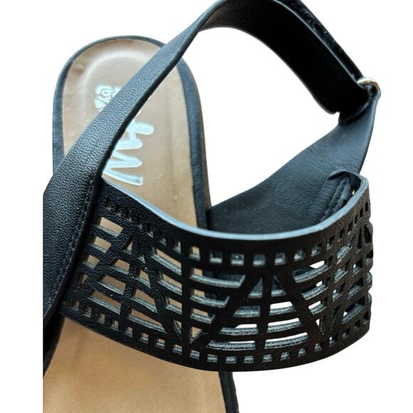 By The Way Size 6 Womens Sandals Black Leather Laser Cut Design 1.5 inch heel - Picture 2 of 6